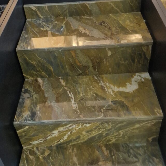 Trepte Marmura Verde Intens