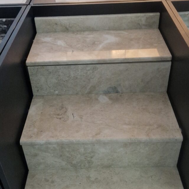 Trepte Travertin Bej